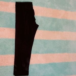 Vintage embossed size 8 lululemon crops